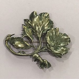 Stunning vintage Black-Star and Gorham sterling silver hibiscus flower brooch.